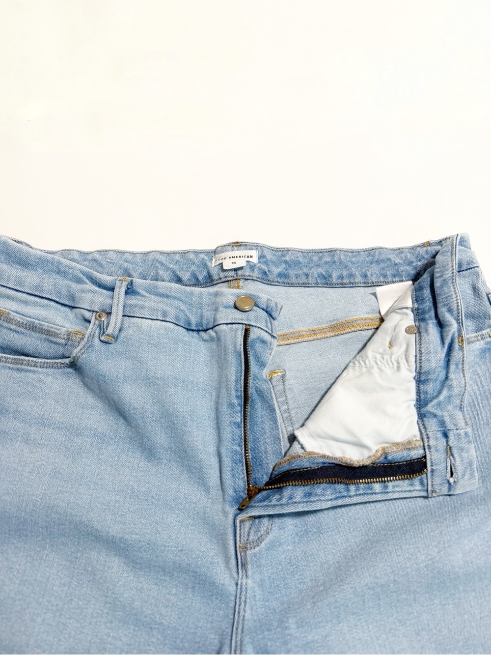 Good American Light Wash Straight Leg High Waisted Jeans - Picture 4 of 9